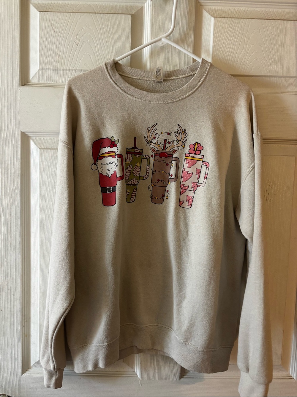 Beige Holiday Graphic Crewneck Sweatshirt - 4 Festive Stanley’s